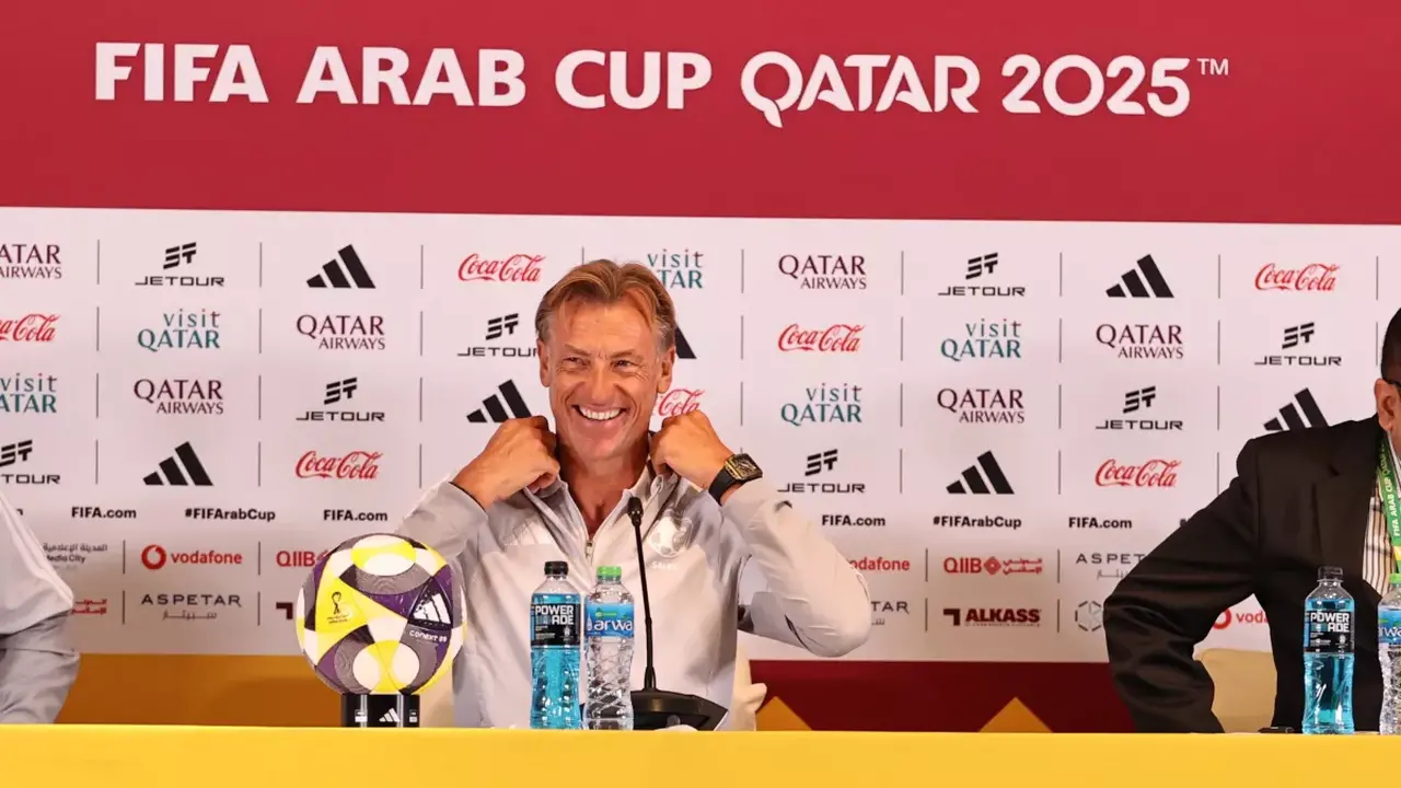 رينارد يبعث تهنئة لفلسطين ويواجه سؤال الدوري السعودي المتكرر